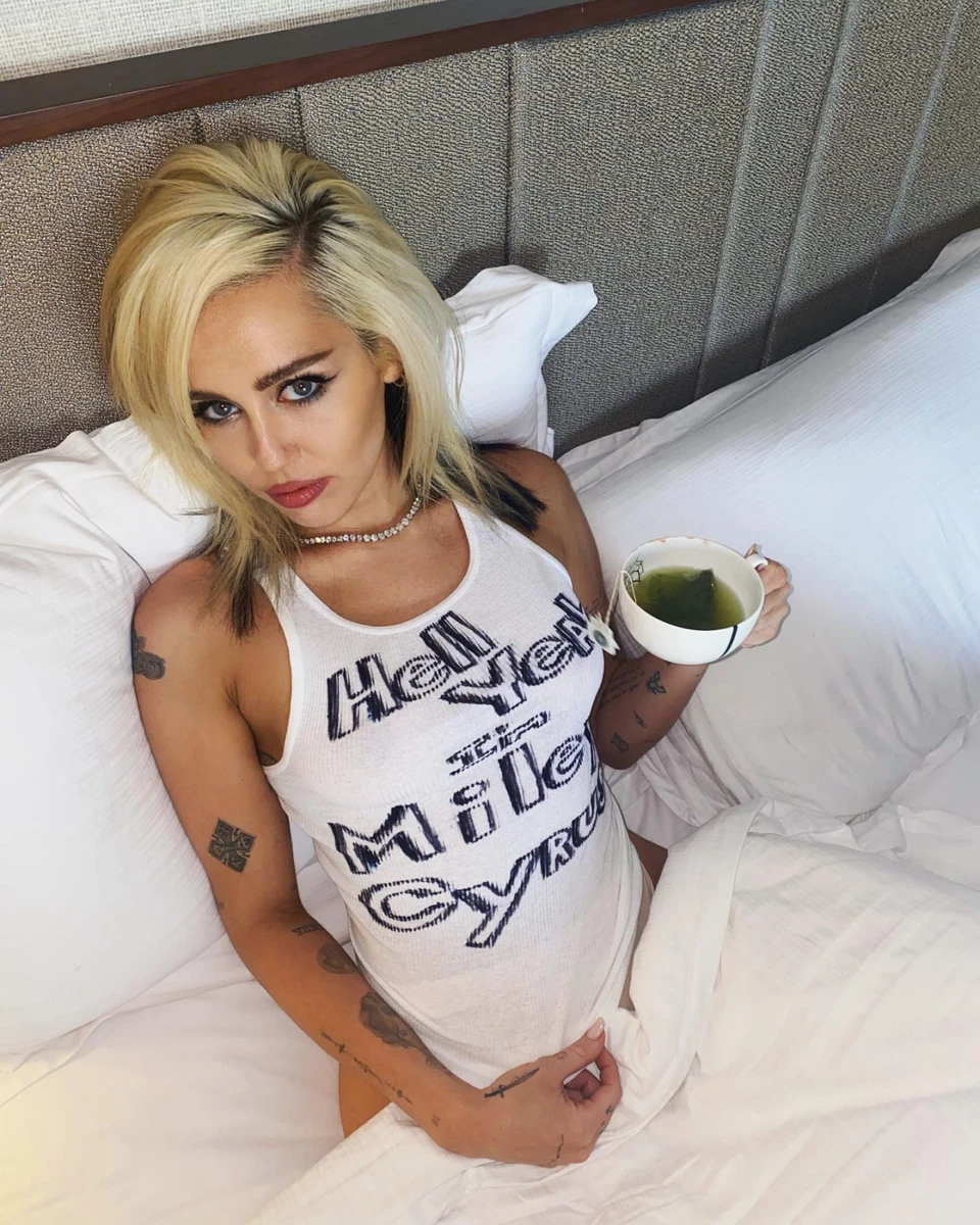 Був період яскравої білявки з довгим волоссям