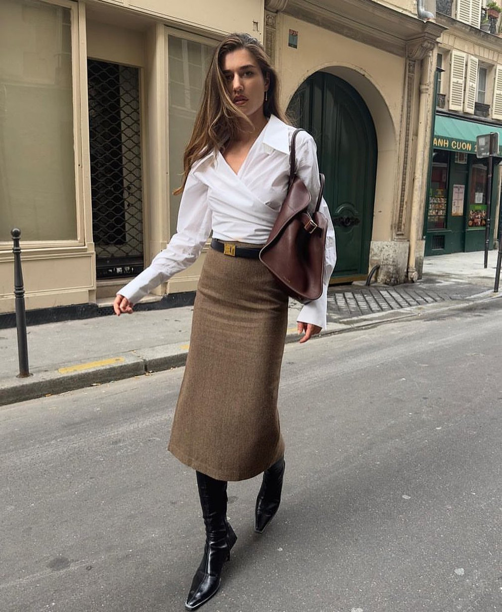 Образ із коричневою спідницею і сорочкою