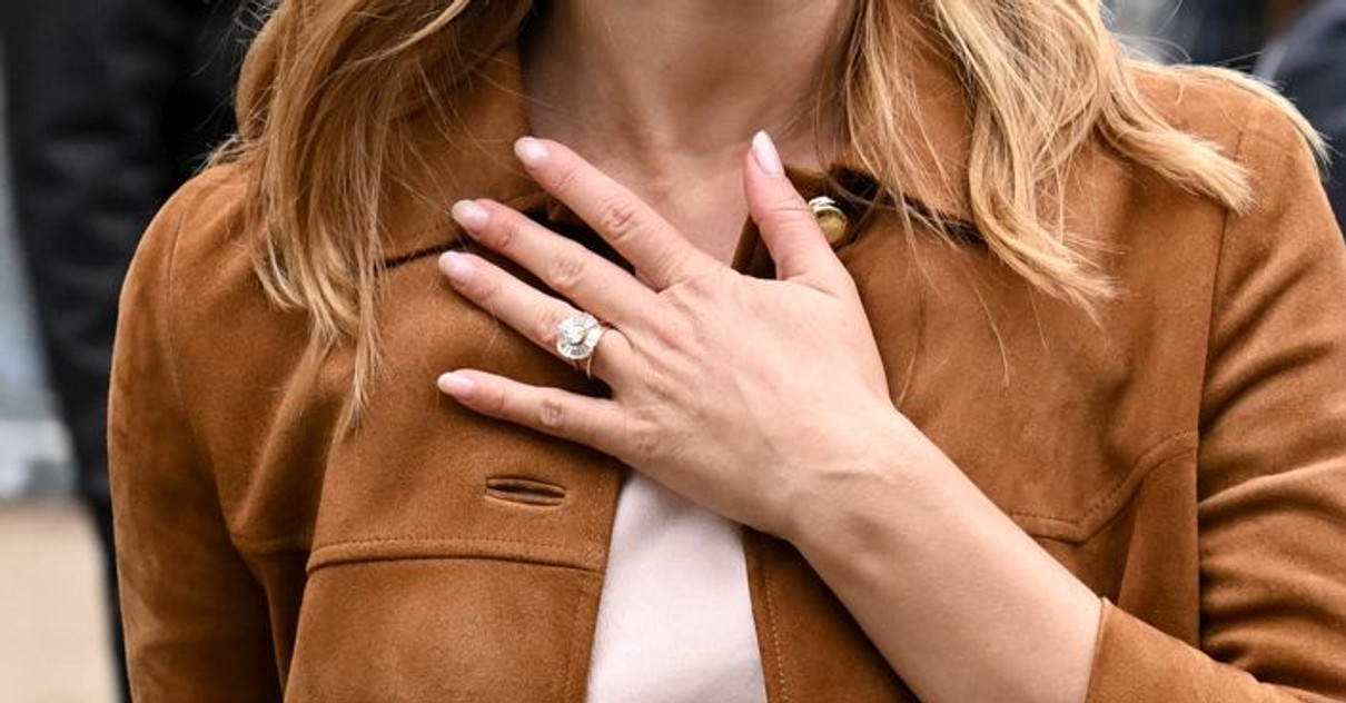 Цікаво, чи буде нарешті весілля