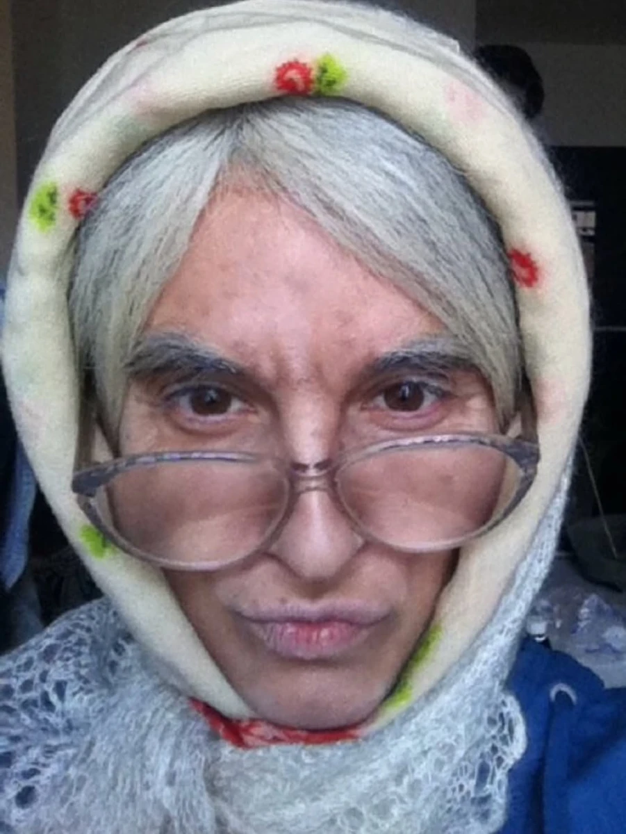 Маша Єфросиніна в образі бабусі