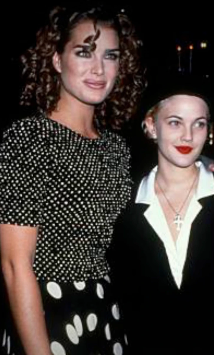 Брук Шилдс показала себе з яскравим мейком на архівних фото