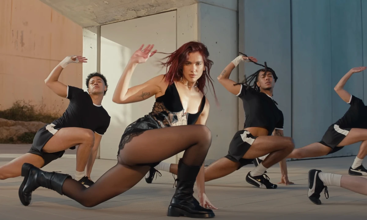 Як зазвичай буває у кліпах від Муіньо, у відео Дуа Ліпи були танці