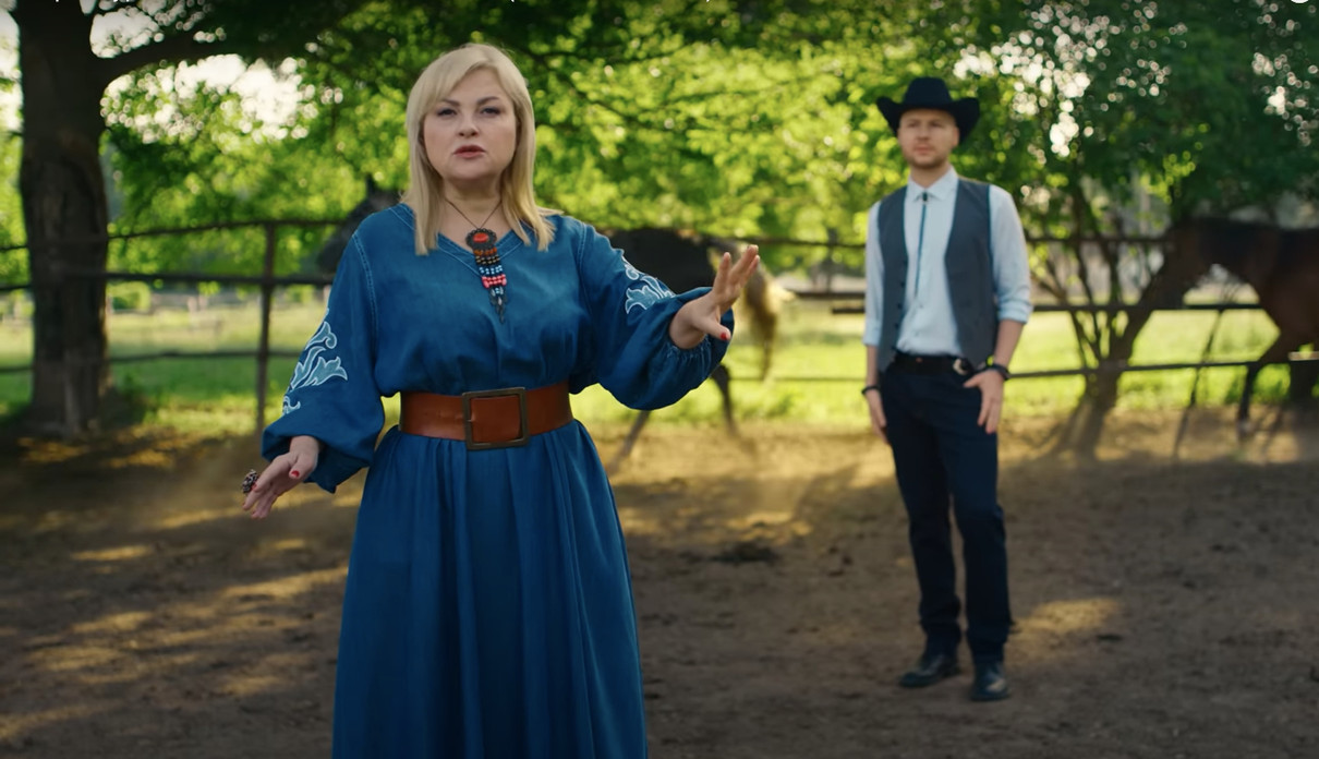 Марія Бурмака та Vlad Darwin в кантрі образах знялися для кліпу