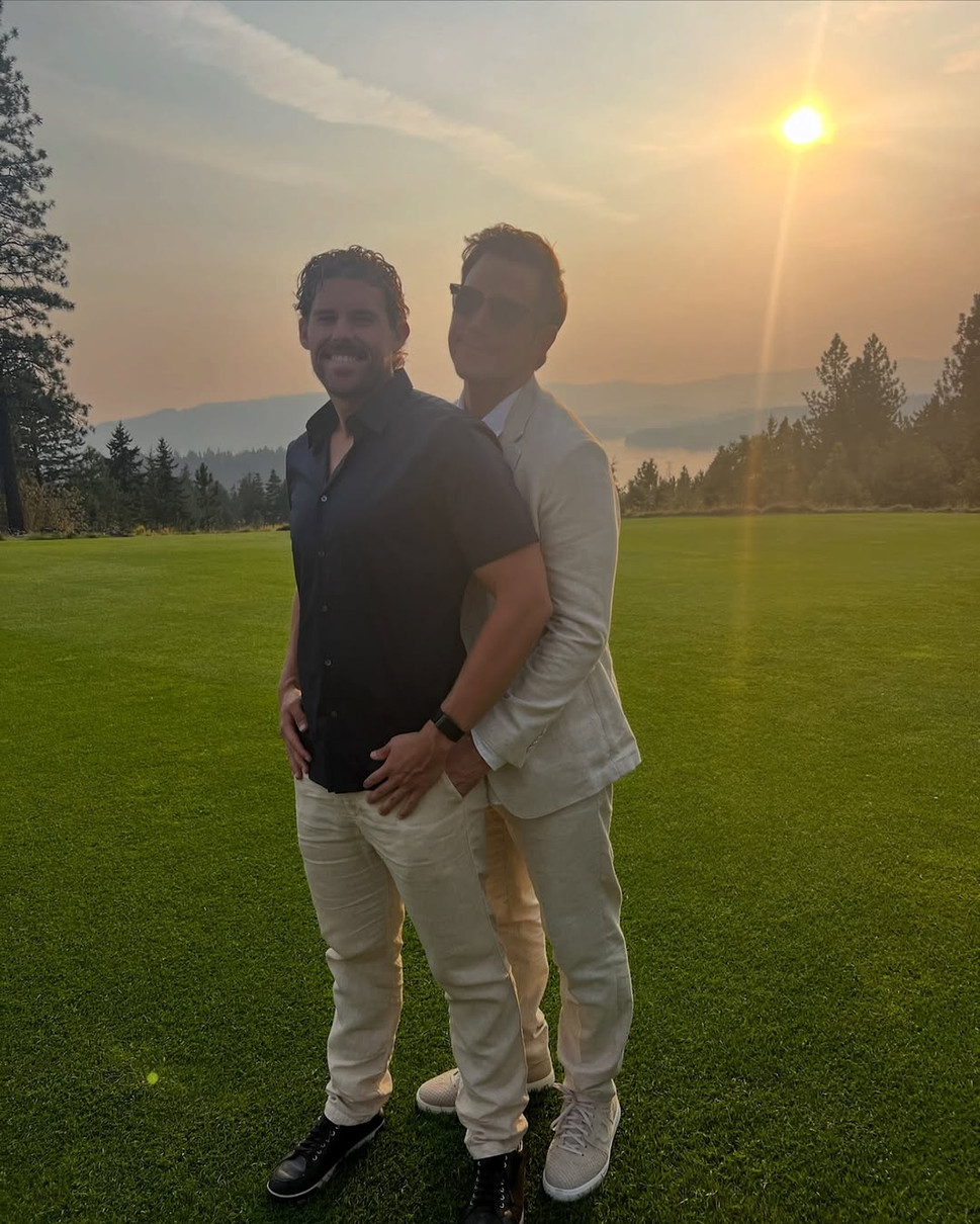 Дочка Шварценеггера показала брата і чоловіка на смішному фото з весілля