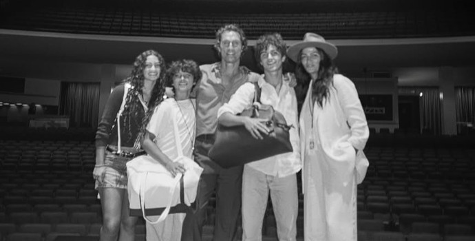 Меттью МакКонахі з дружиною і дітьми попозував з нагоди 56-річчя