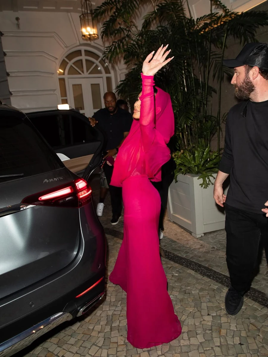 Кім Кардашян попозувала для фото