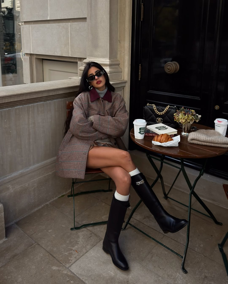 Образ із високими чорними чоботами