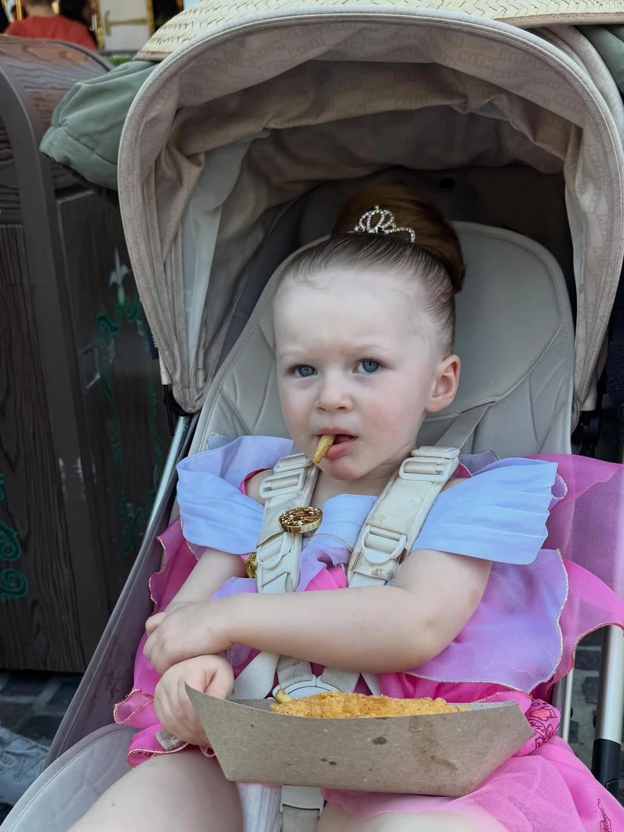 А ви бачите в дівчинці риси Болдуїна та Бейсінгер?