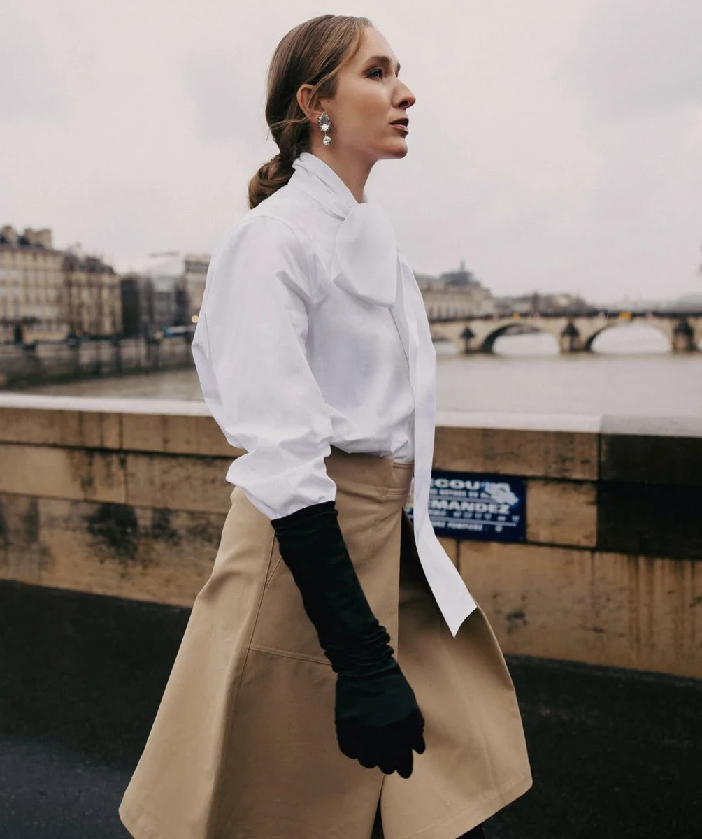 Катерина Осадча у пісочній спідниці попозувала на тлі Сени