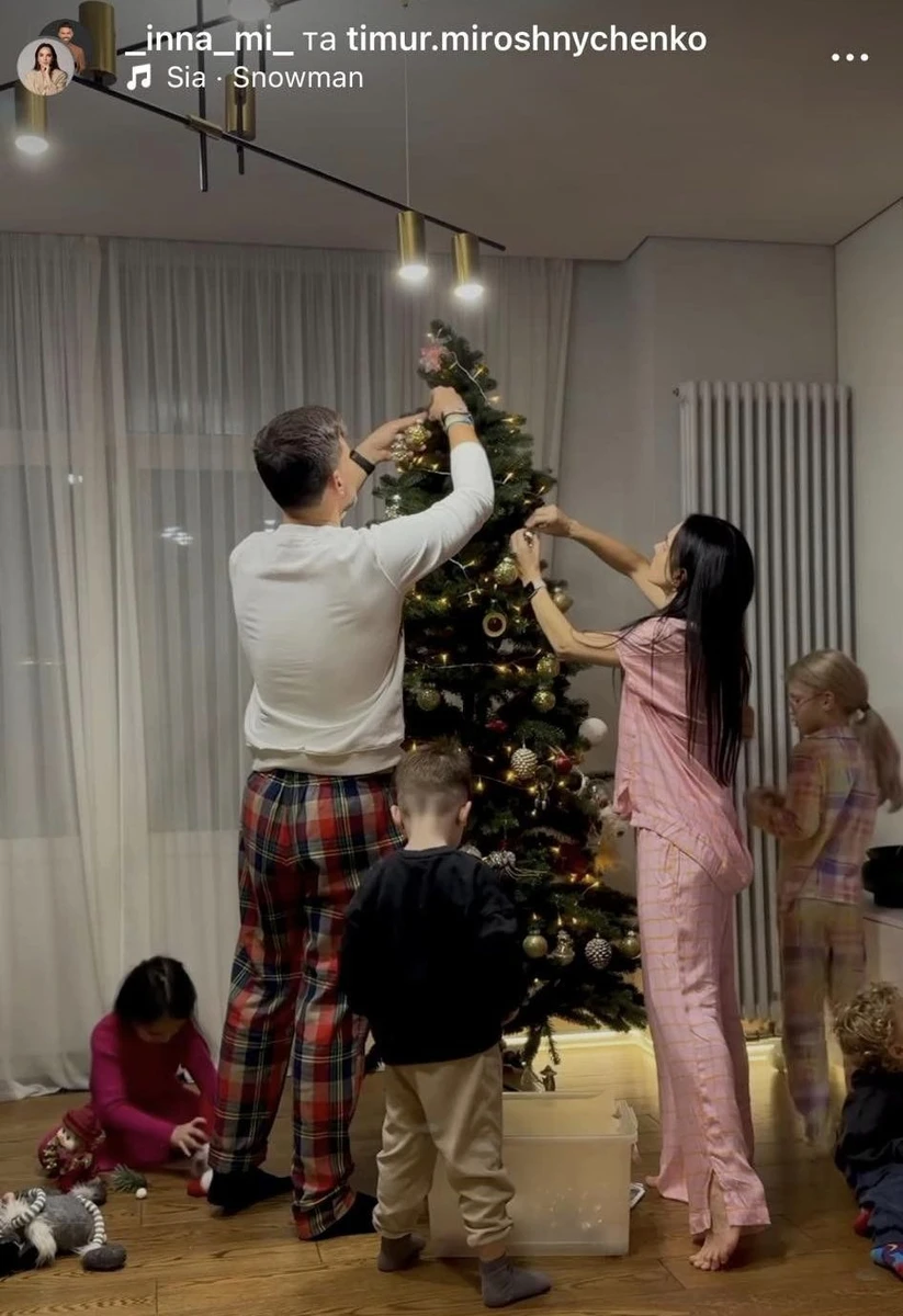 Тімур Мірошниченко з дружиною і дітьми