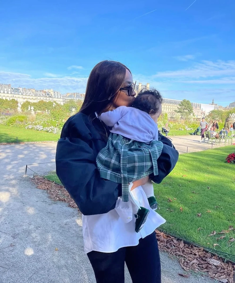 Наомі Кемпбелл обійняла доньку для фото