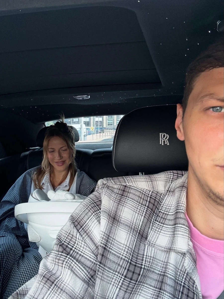 Леся Нікітюк з сином і нареченим