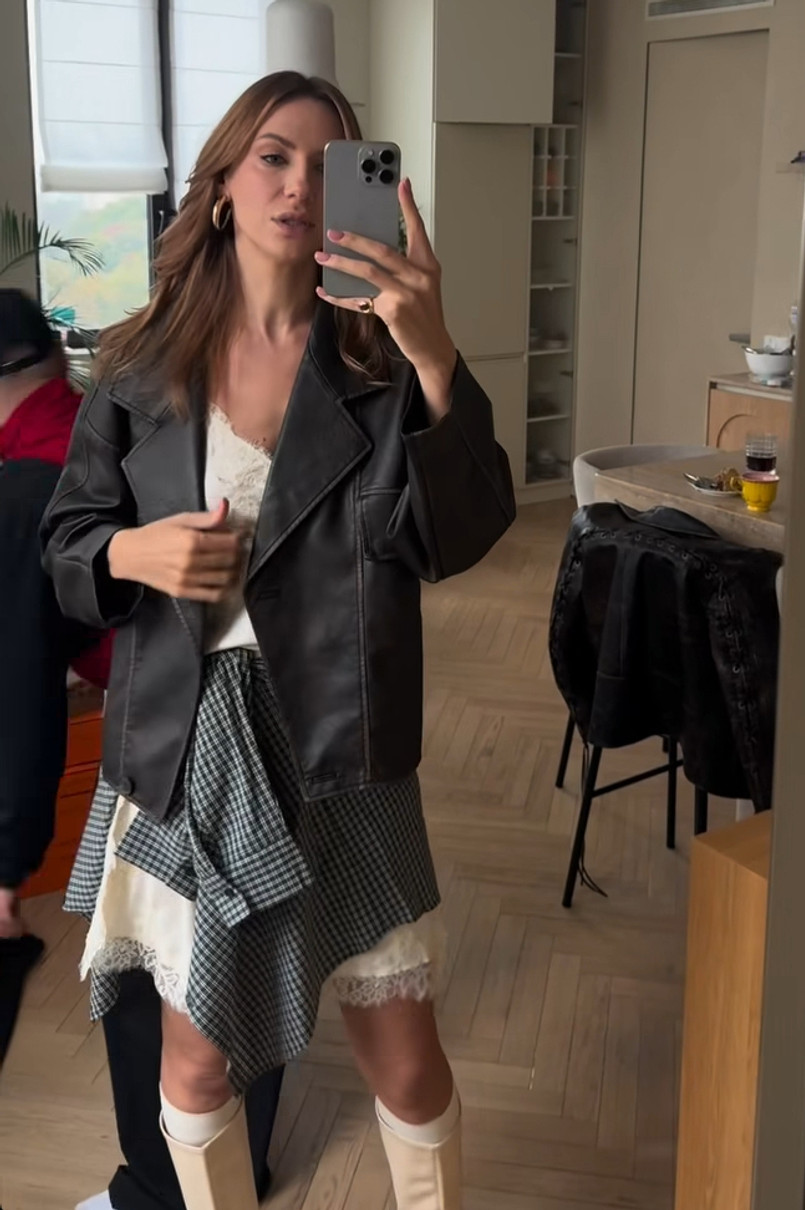 Леся Нікітюк у милій сукні та шкірянці попозувала для фото