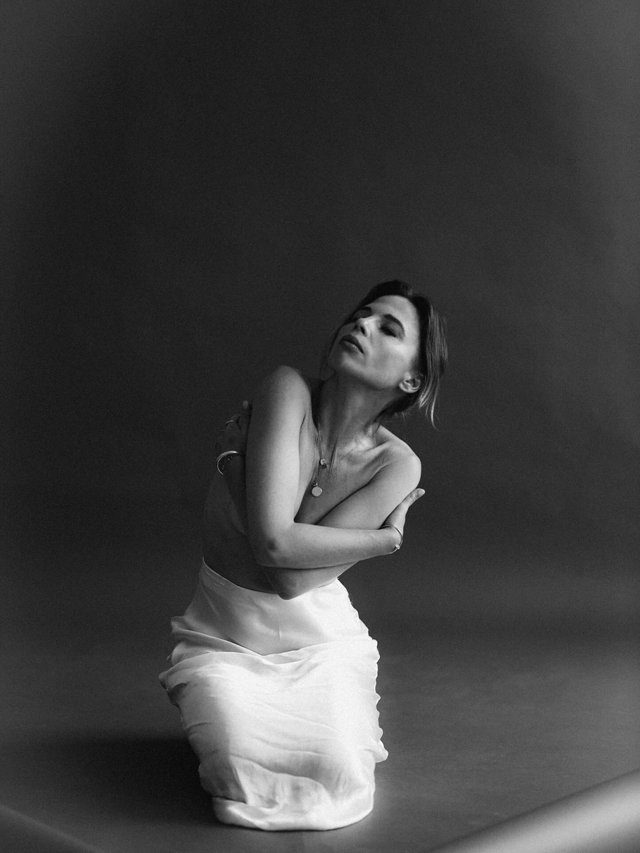 Ірена Карпа топлес