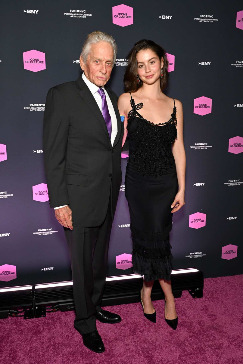 Майкл Дуглас і його донька від Зета-Джонс