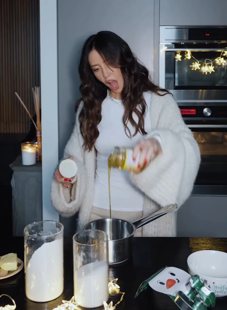 Надя Дорофєєва показала, як готувати різдвяний десерт