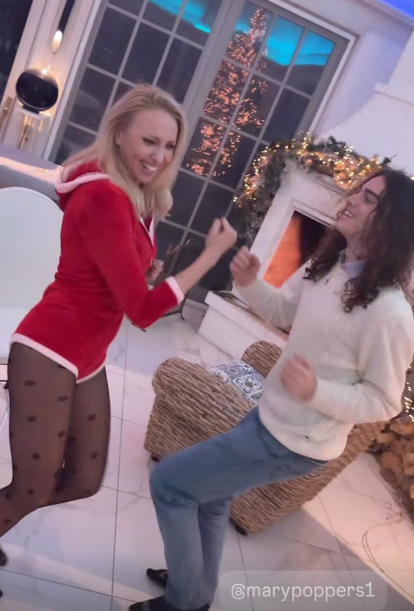 Оля Полякова у міні потанцювала з чоловіком дочки