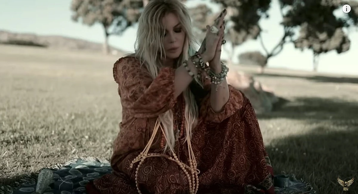 За допомогою ворожіння артистка намагалася розібратися зі своїм коханням та ненавистю