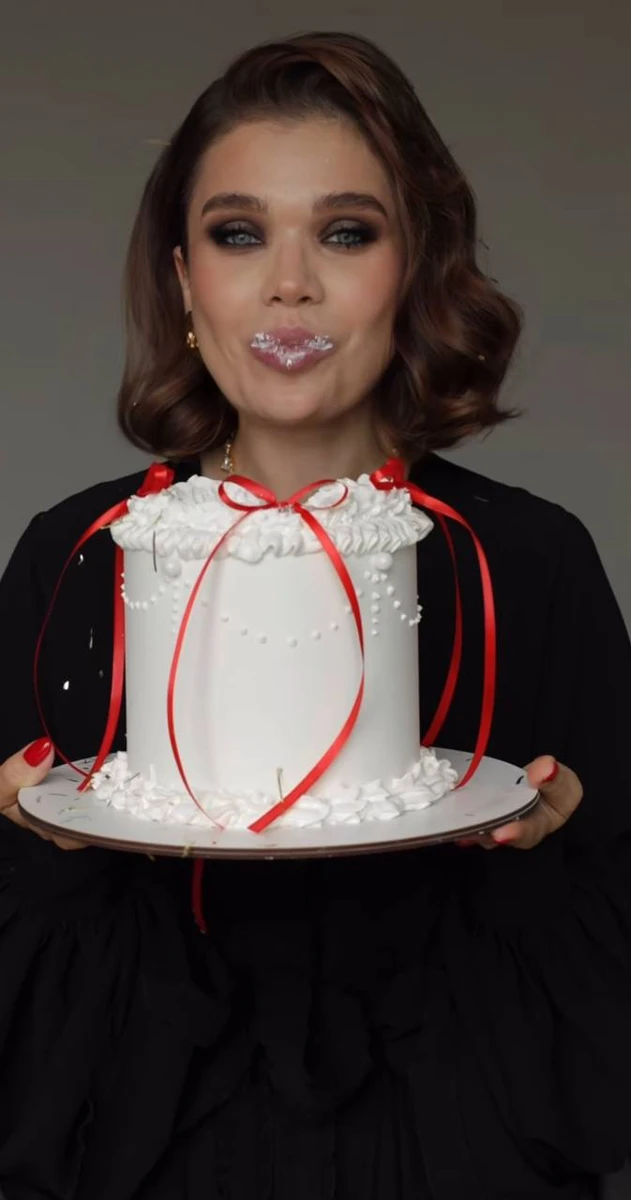 Святковий торт блогерки Саші Бо