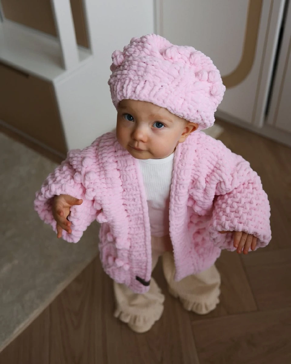 Донька Саші Бо у рожевому