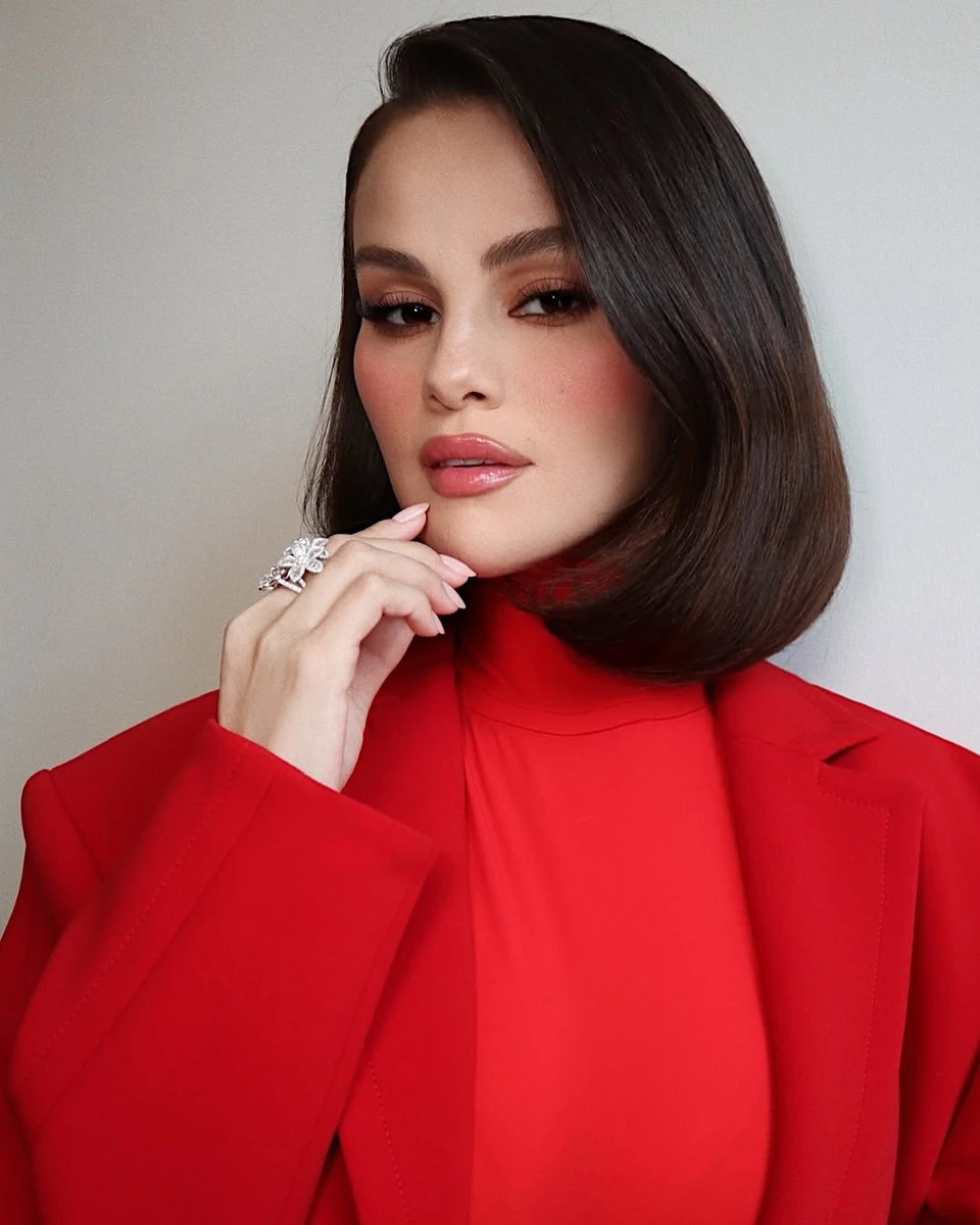 Гомес похизувалася стильною укладкою та охайним макіяжем