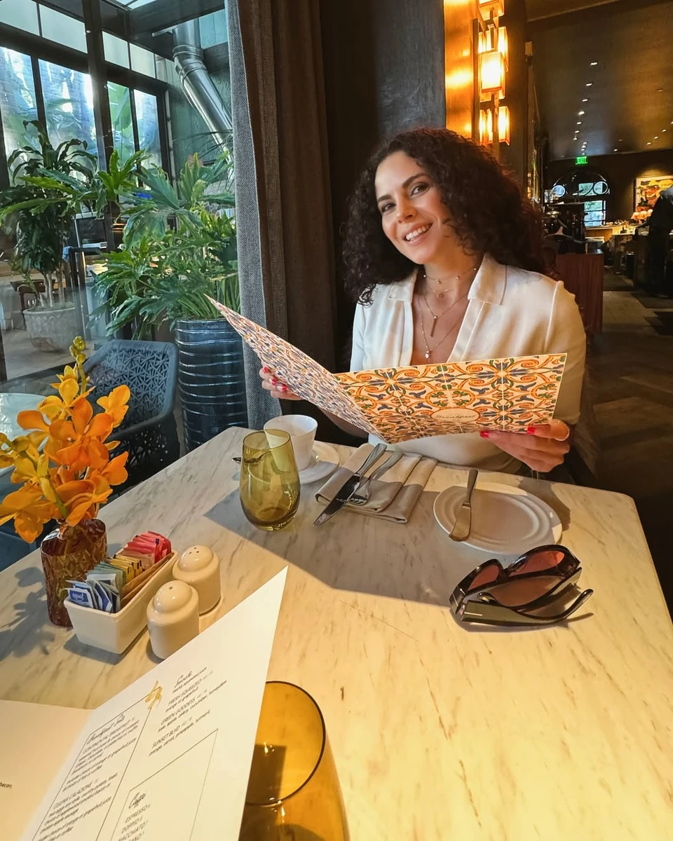 Настя Каменських сфотографувалася в ресторані