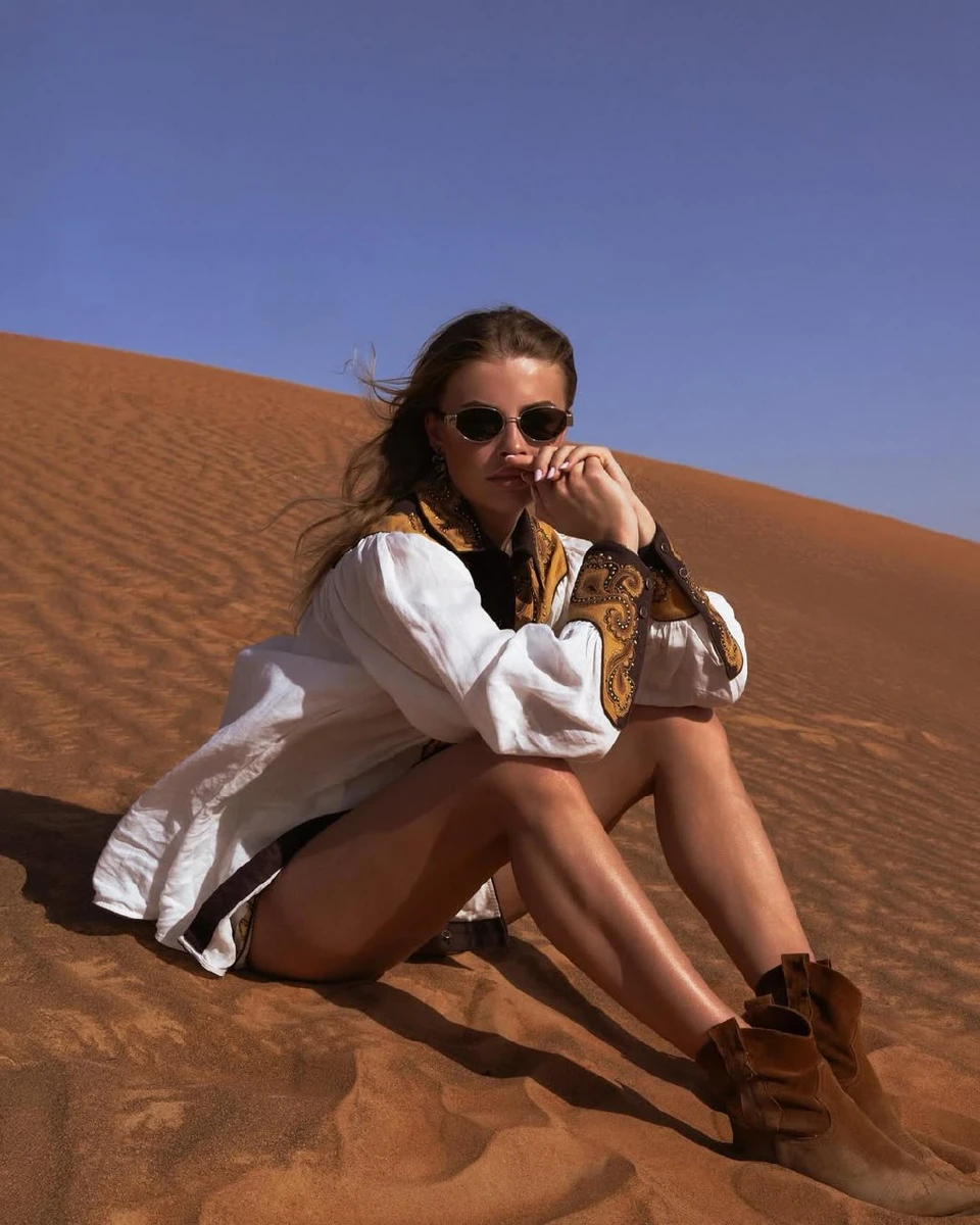 Для зйомок Зінченко обрала стиль бохо, якийвтілила за допомогою взуття і туніки з етнічними мотивам