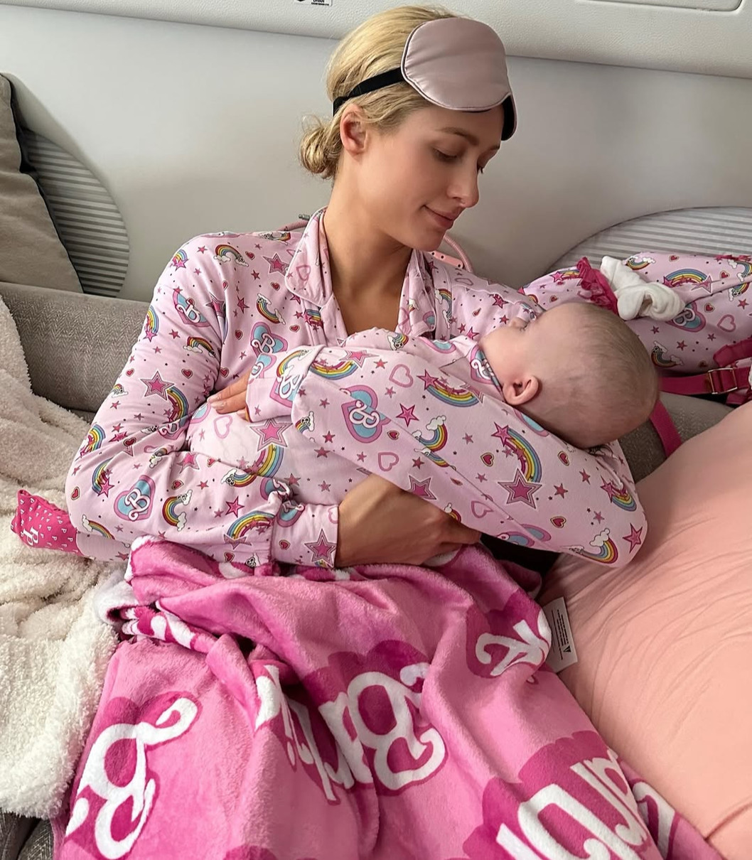 Періс Хілтон замилувала фото з маленькою дочкою на руках на її 2-річчя