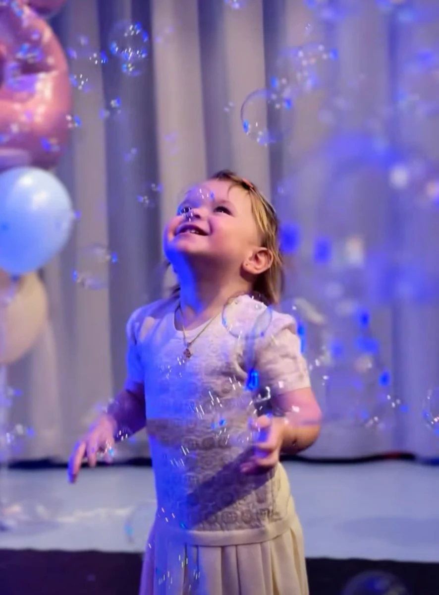 Дружина Усика показала їхню молодшу дочку з бульбашками