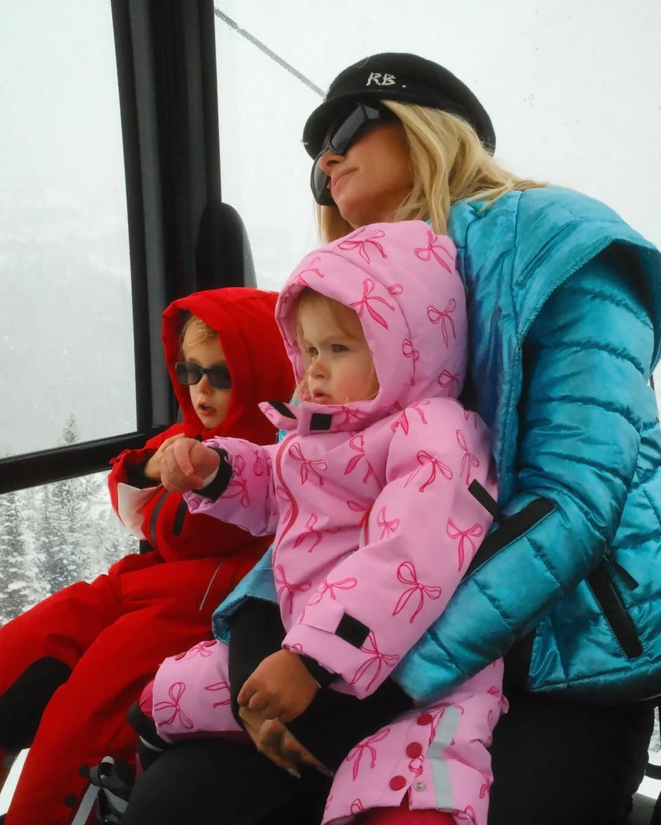 Періс Хілтон з дітьми на відпочинку