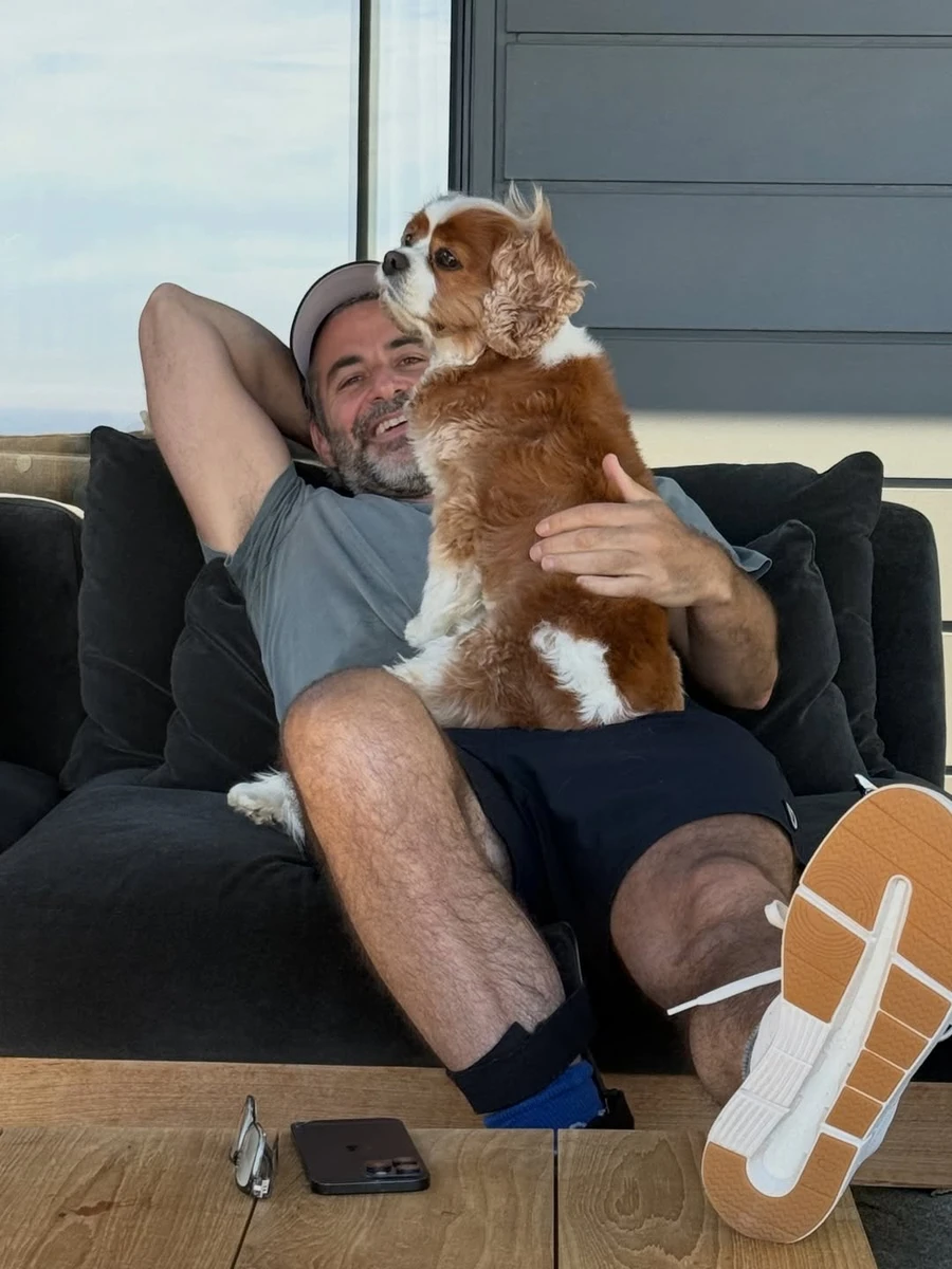 Дженніфер Еністон показала фото коханого та песика