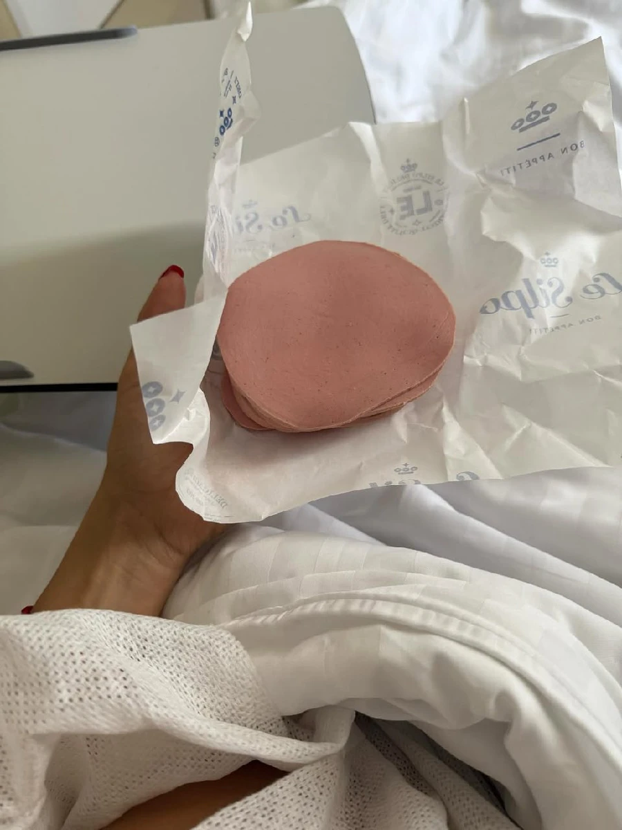 Перше задоволення після наркозу - улюблений смаколик Ані 