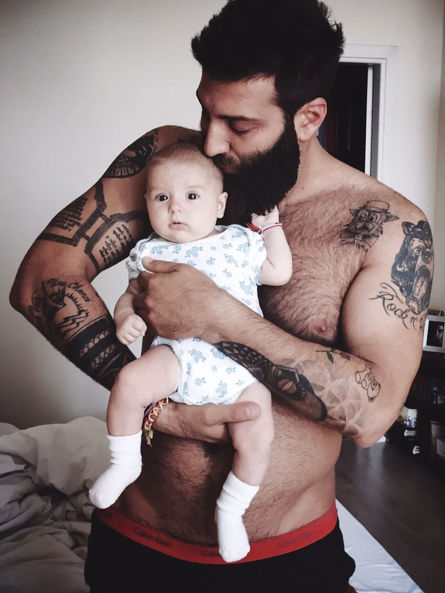 Даніель Салем з дочкою на руках попозував для милого фото