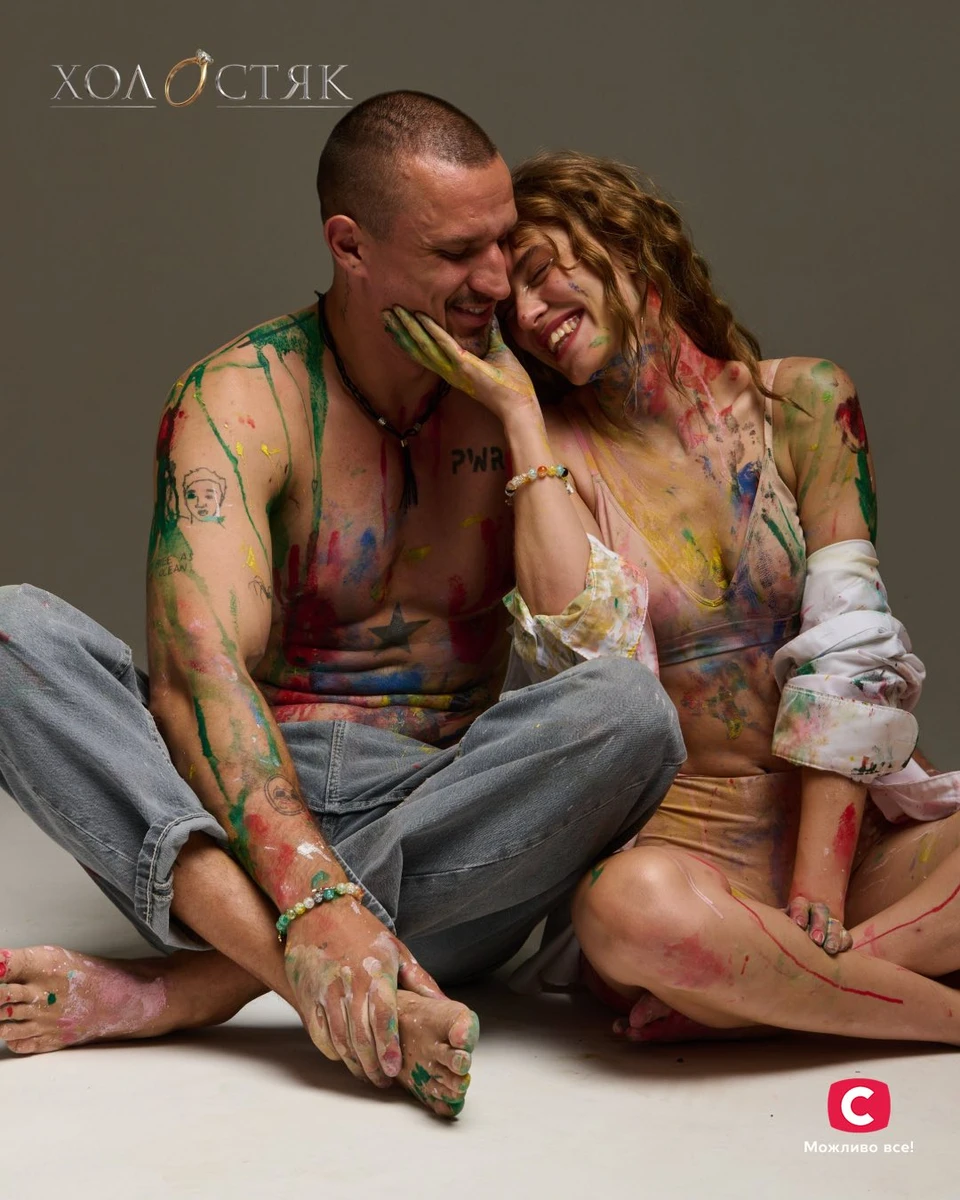 Тарас Цимбалюк попозував у спокусливій зйомці з учасницею Холостяка