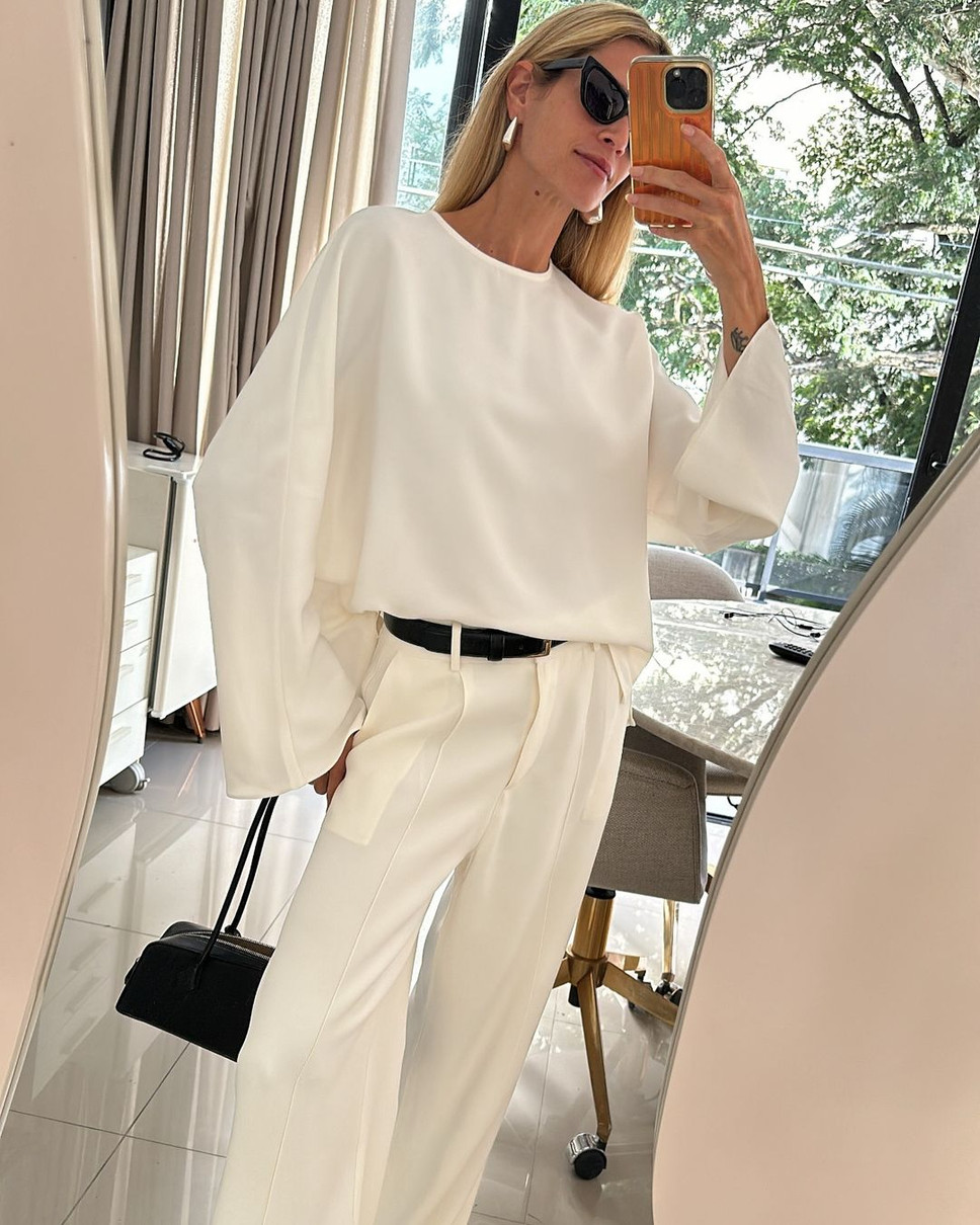 Шовкова елегантна біла блуза - стиль і сучасність
