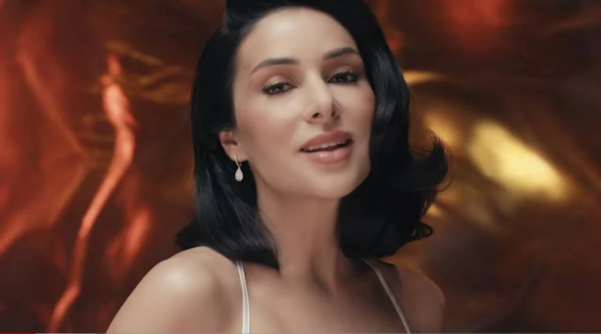 Злата в своєму кліпі Кохання