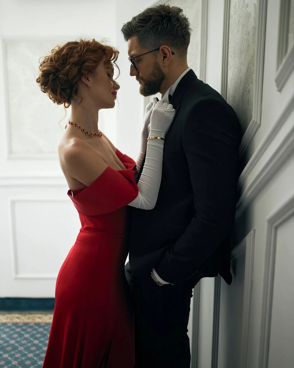 Таня Парфільєва в ошатному луці попозувала біля чоловіка