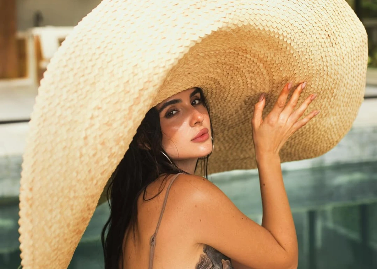 Анна Трінчер попозувала для фото