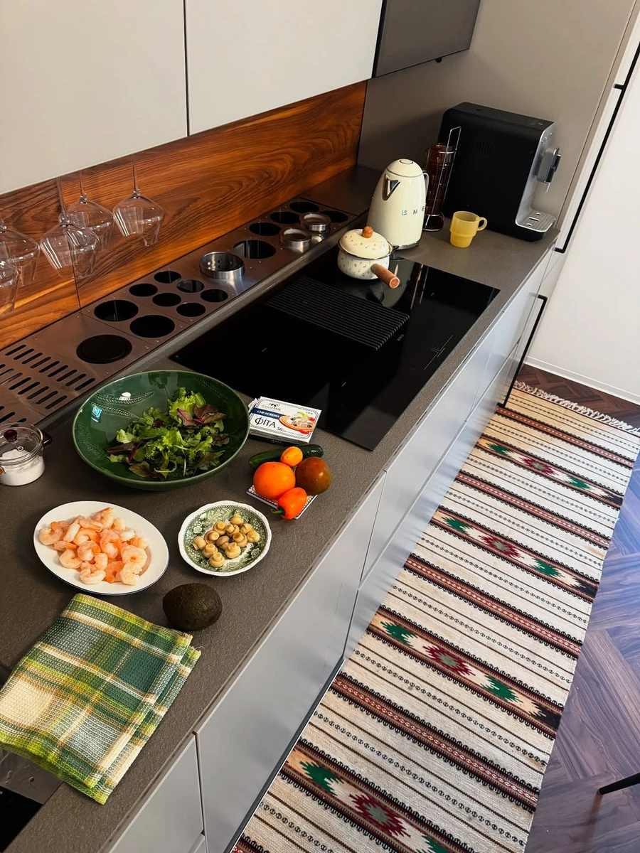 Дружина Остапчука похвалилася стильною кухнею у новому домі