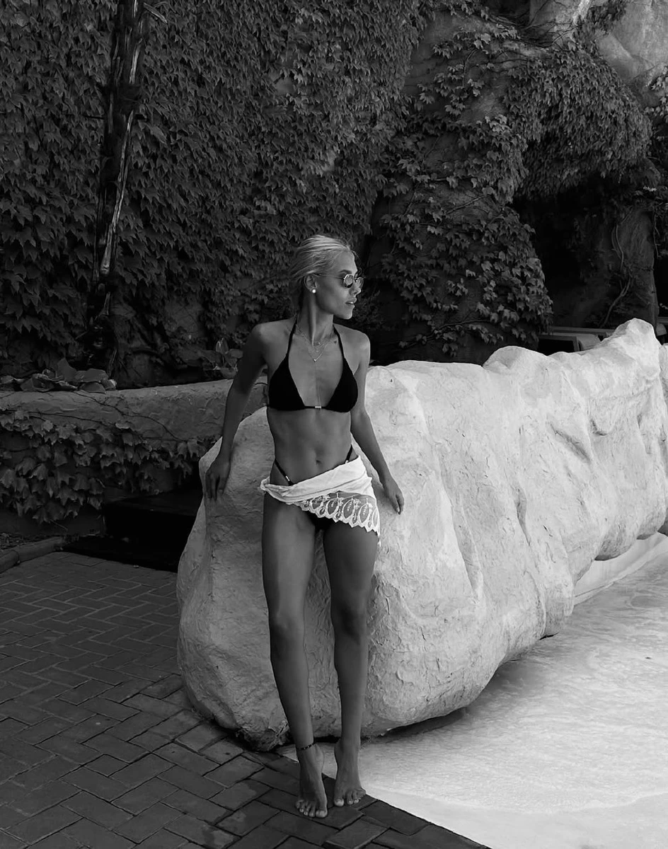 Квіткова - фото у повний зріст