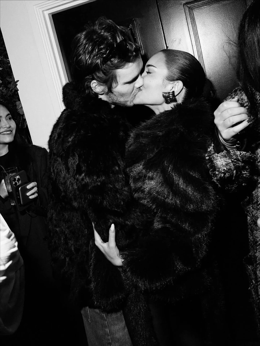 Молодший син Бекхемів романтично поцілував свою 30-річну дівчину