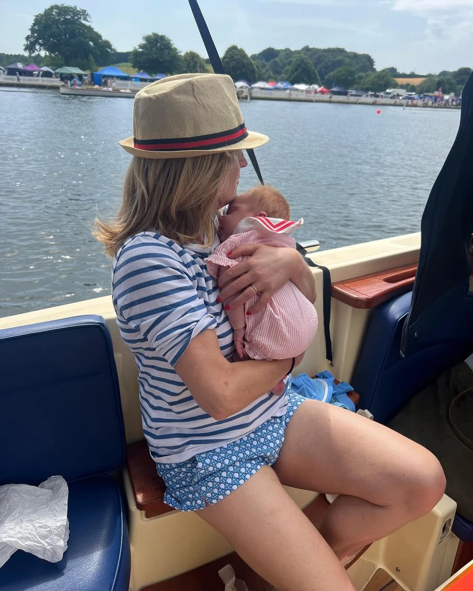 Дружина Джонсона зазнімкувала 1,5-місячну донечку на водоймі