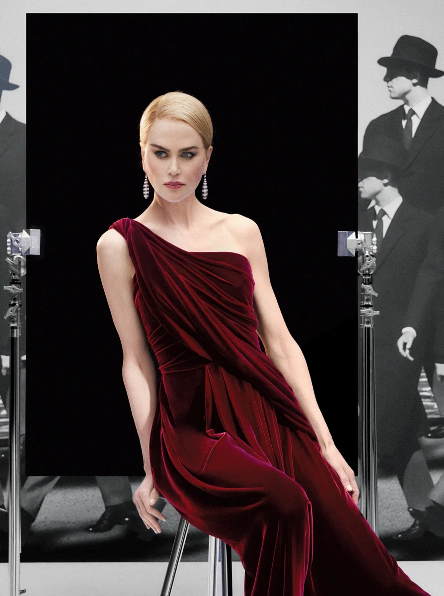 Ніколь Кідман в оксамитовій сукні оголила плече для фото в журналі