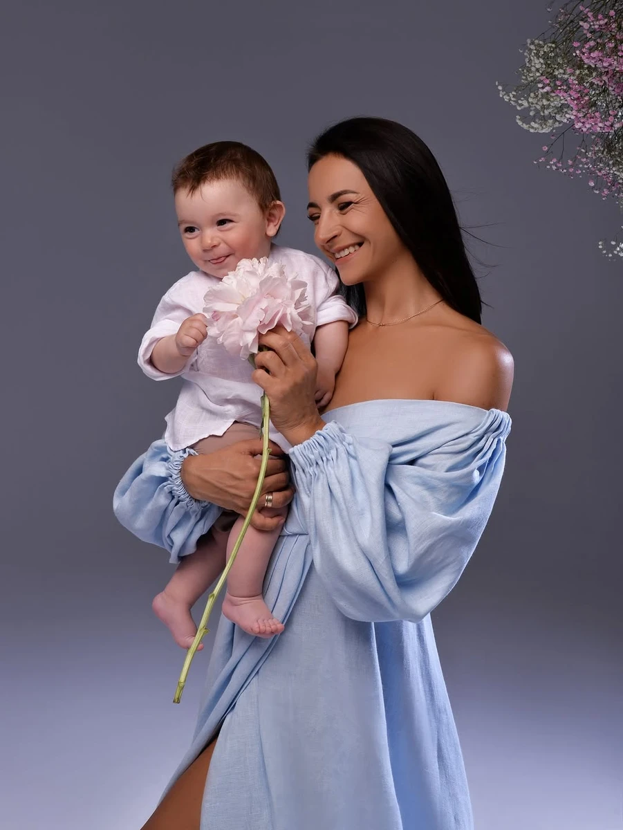 Ілона Гвоздьова зі своїм маленьким сином