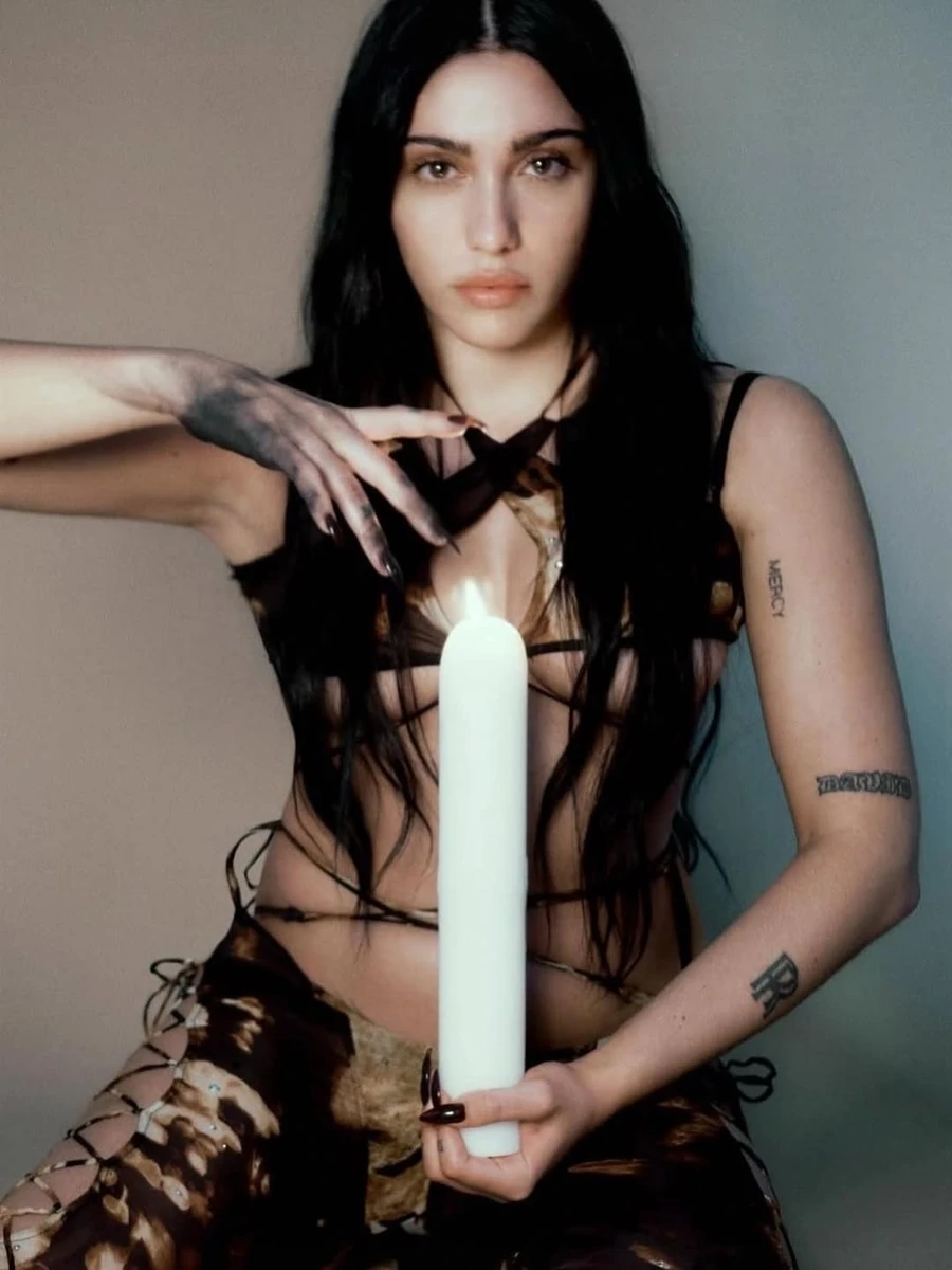 Мадонна показала дочку у спокусливому топі з нагоди її 29-річчя