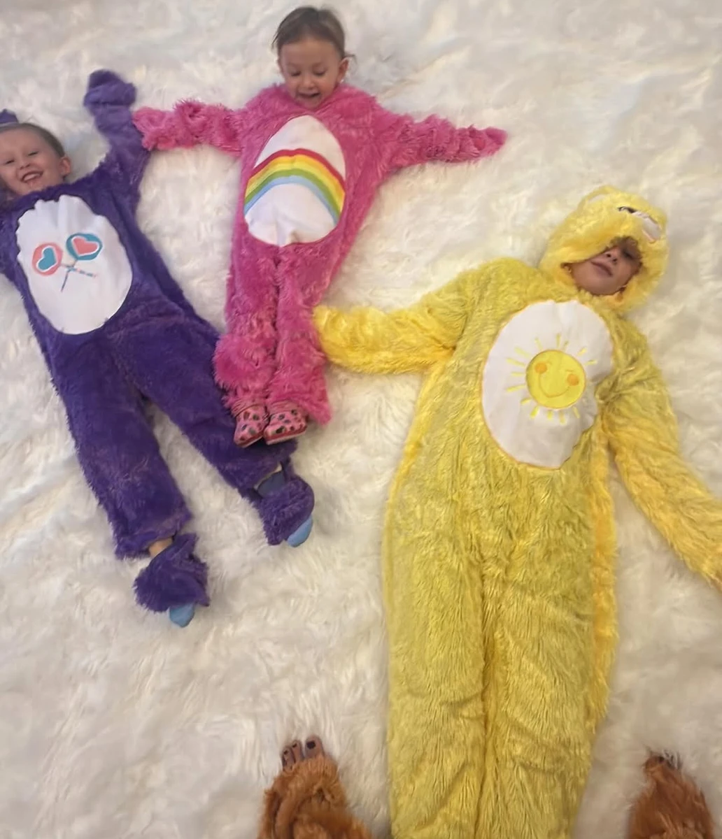 Алек Болдуїн показав своїх доньок в кольорових образах ведмедиків