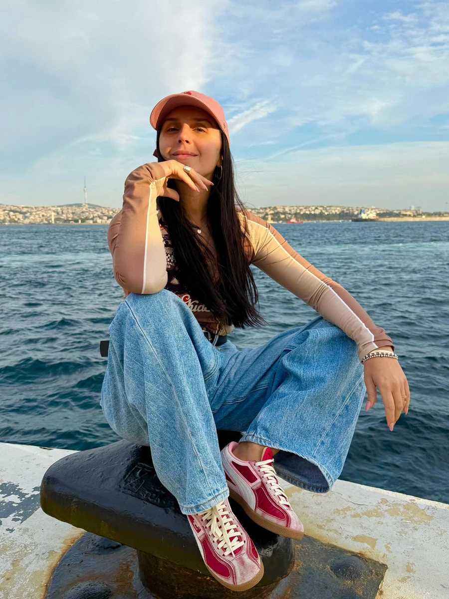 Джамала на тлі Босфора