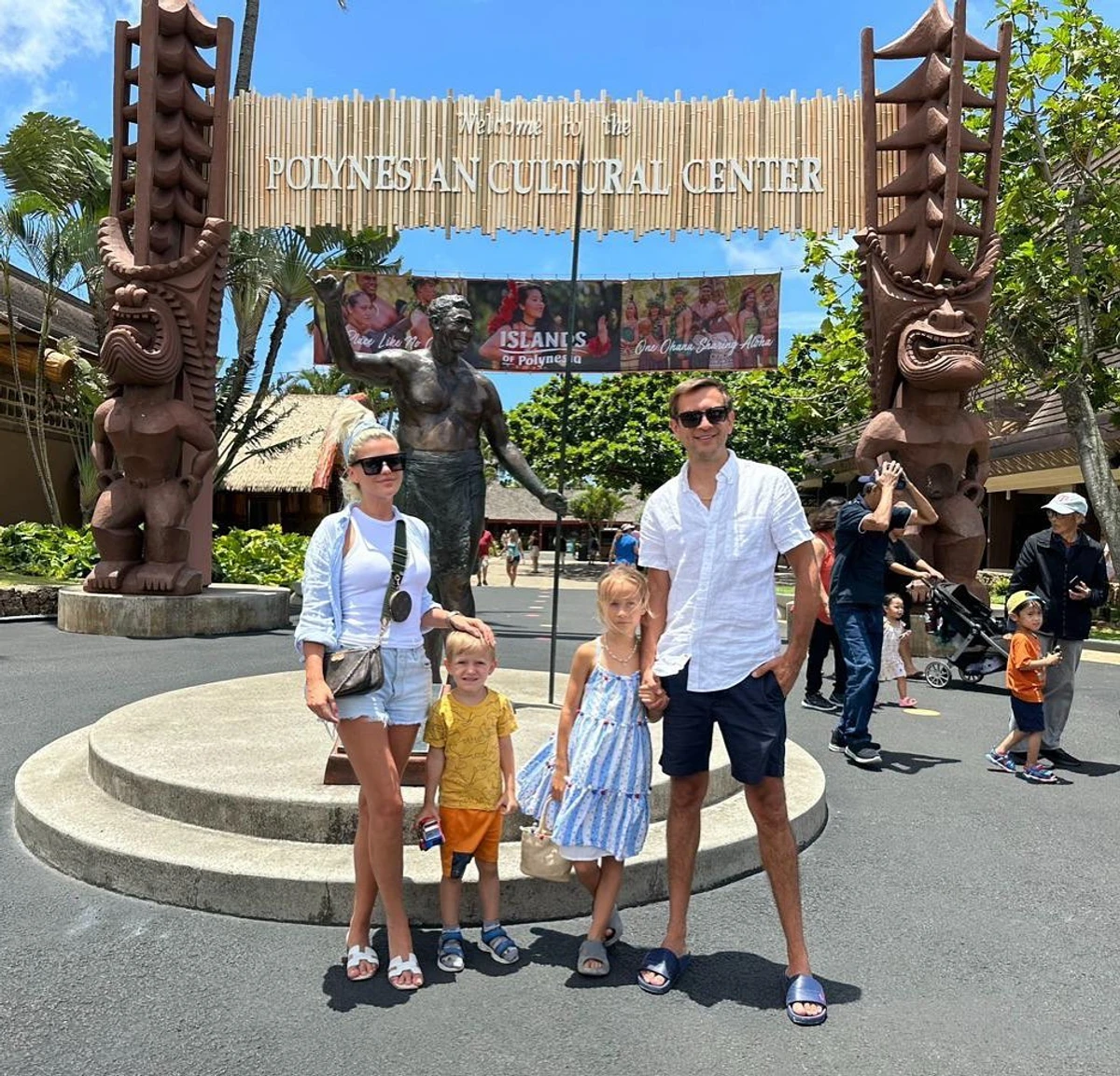 Дмитро Ступка з родиною на Гаваях