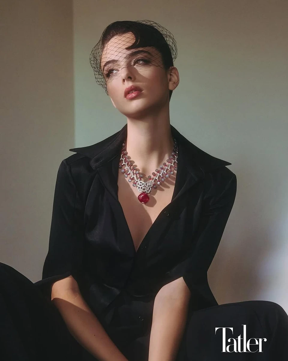 Дева Кассель зробила елегантну фотосесію для глянцю