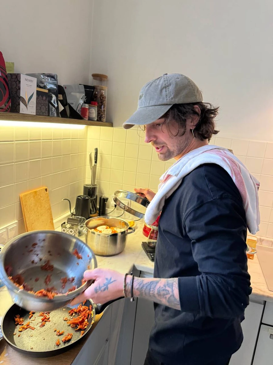 Володимир Дантес на кухні